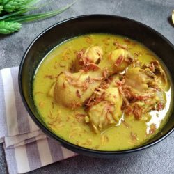 Resep Opor Ayam Jawa Bumbu Kuning dan Tips Agar Empuk