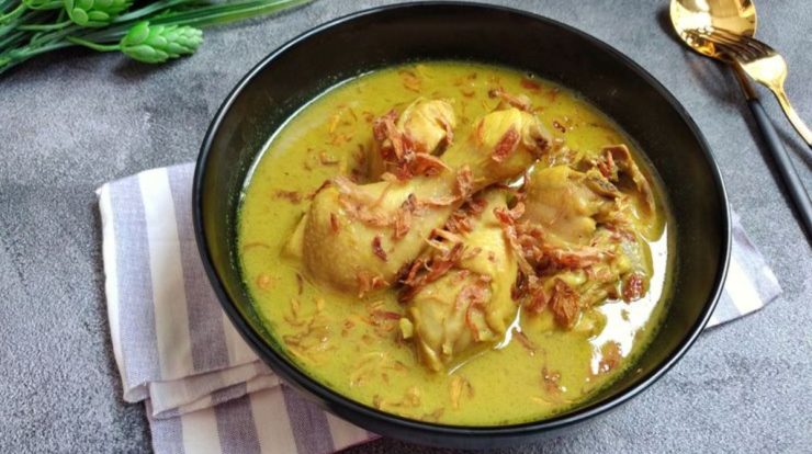 Resep Opor Ayam Jawa Bumbu Kuning dan Tips Agar Empuk